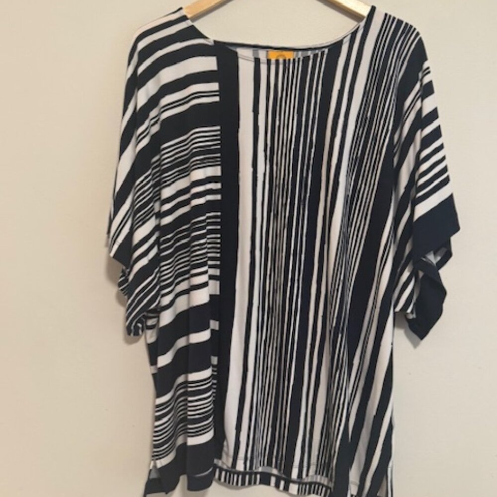 Ruby Road Women's Navy and White Tunic